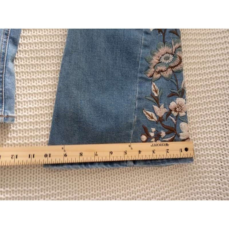 Celebrity Pink Generation Floral Embroidered Flare Jeans Light Wash Womens W 26