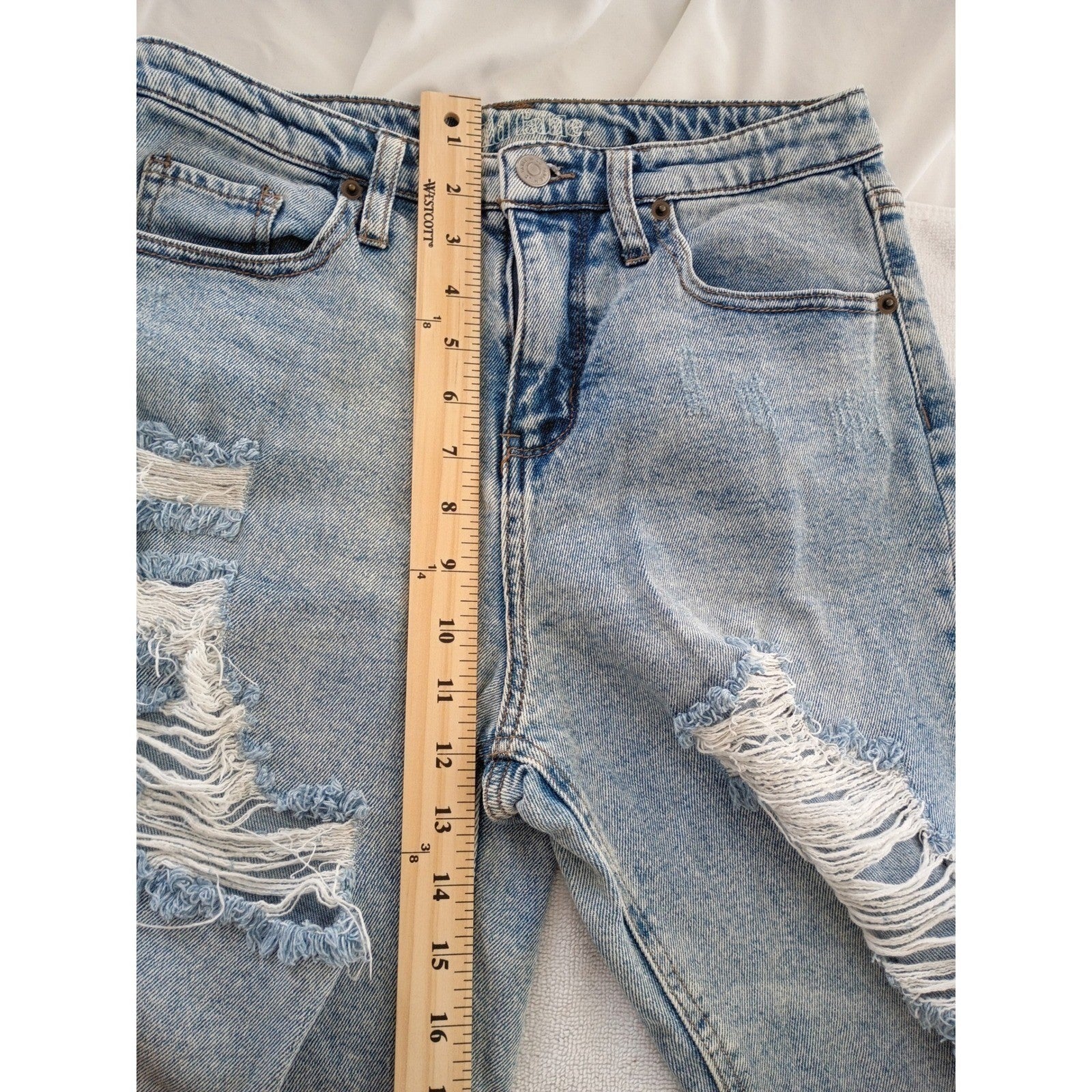 Wild Fable High Rise Mom Jeans Distressed Light Wash Denim Size 6