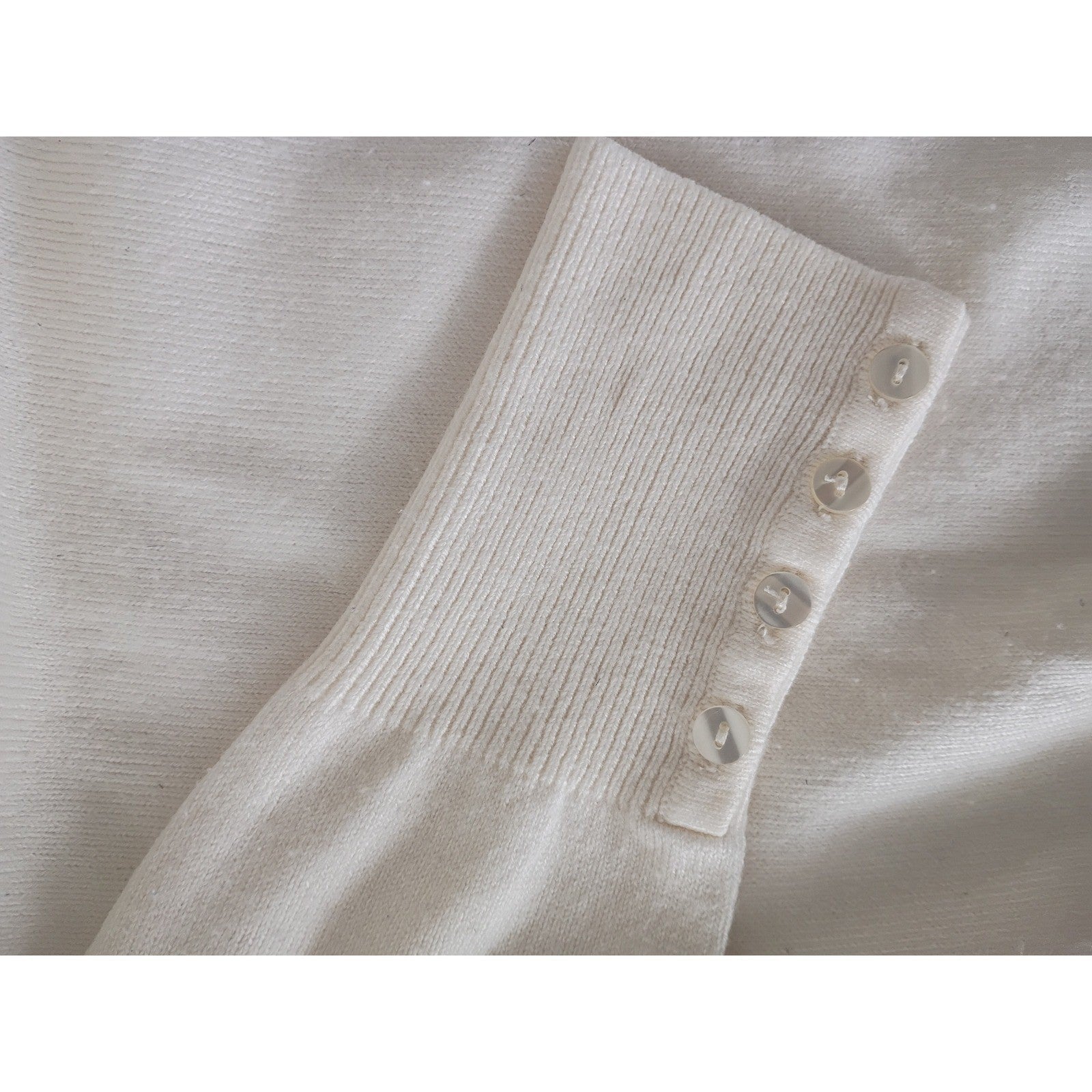 JM Collection Petite Ivory Turtleneck Sweater Button Cuffs Pullover Size P S