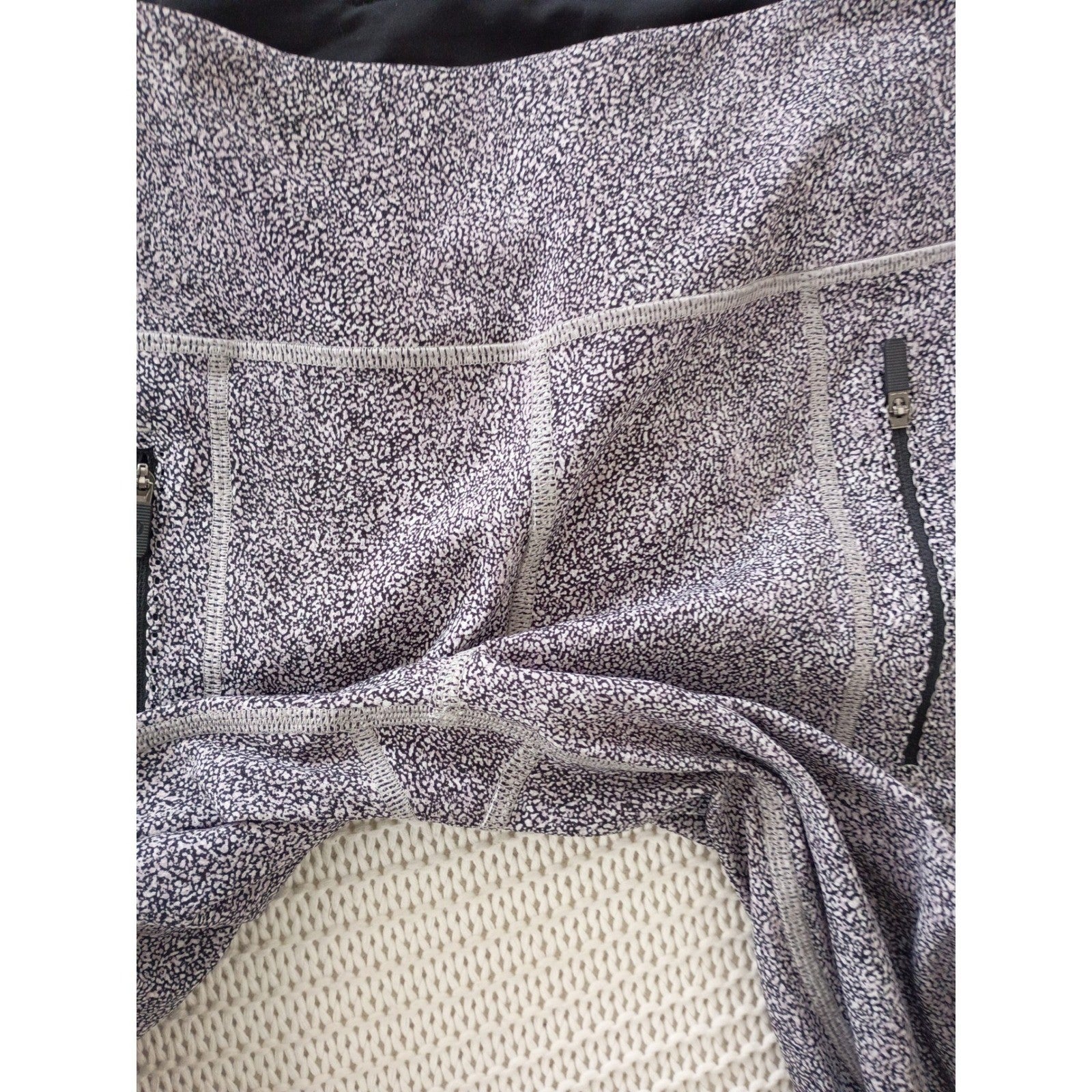 Lululemon Tight Stuff Tight 7/8 Leggings Size 8 Black White Pebble Mesh Panels