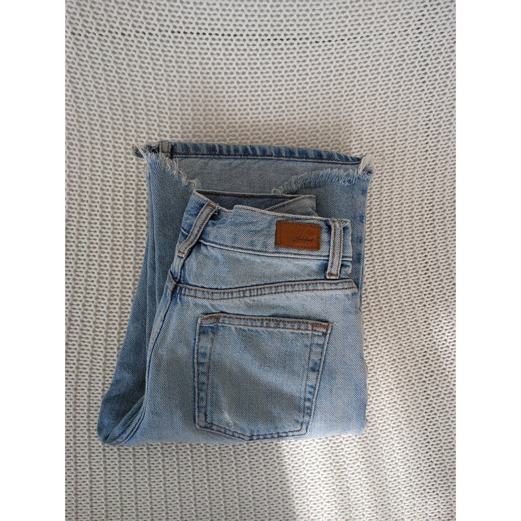 Subdued Light Blue Straight Leg Jeans High Rise Denim Size 2 W 26 x 32