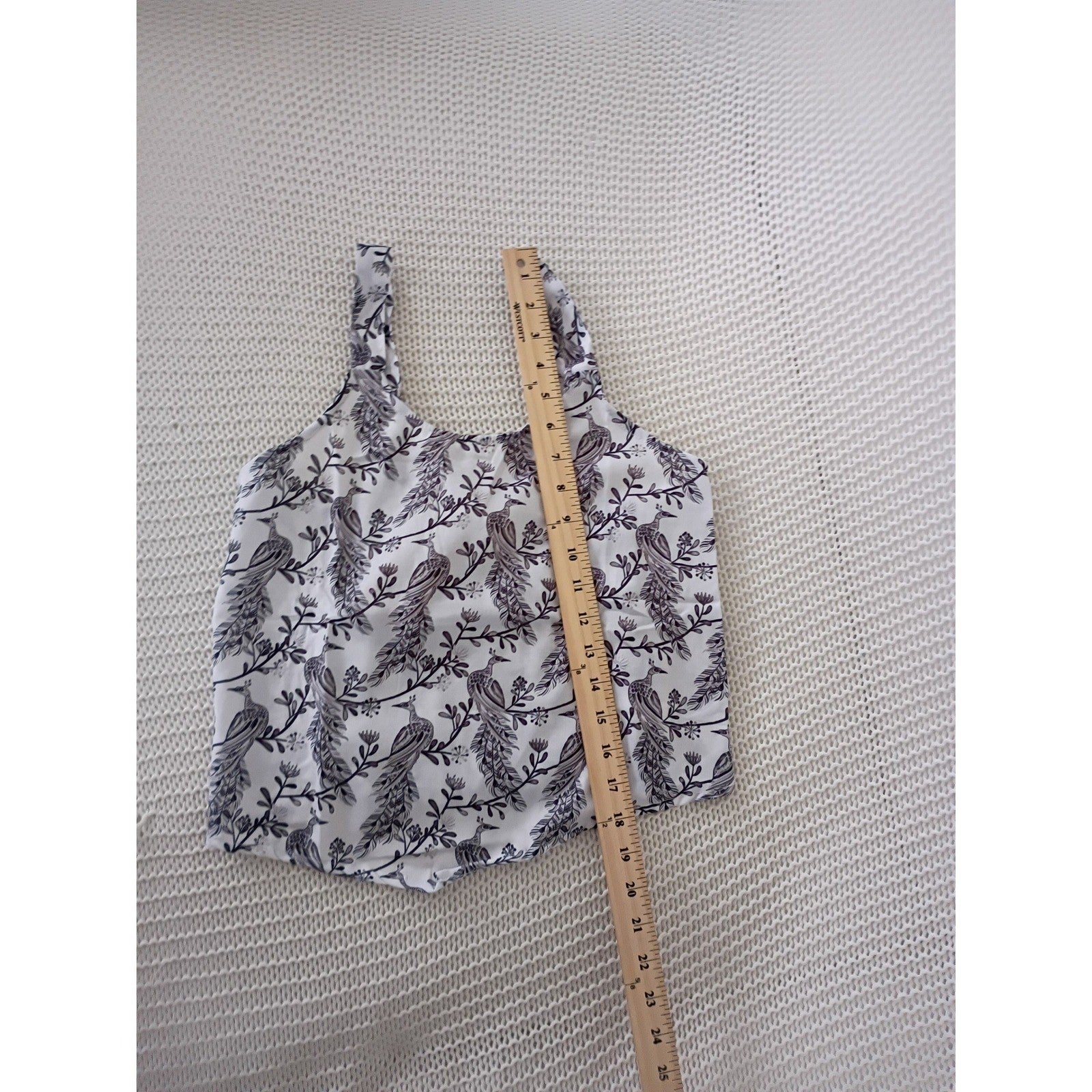 NWT RHEA Boho Peacock Floral Print Scoop Neck Tank Top Black White Slvlss Blouse