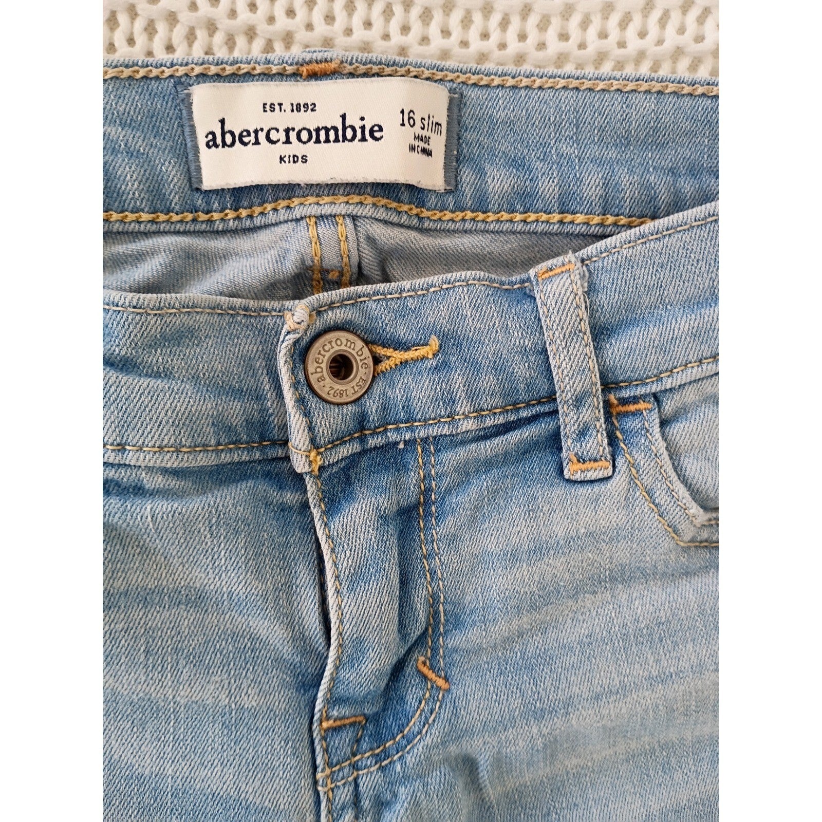 Abercrombie Light Wash Ripped Slim Jeans Youth 16 Fits Women W25x29