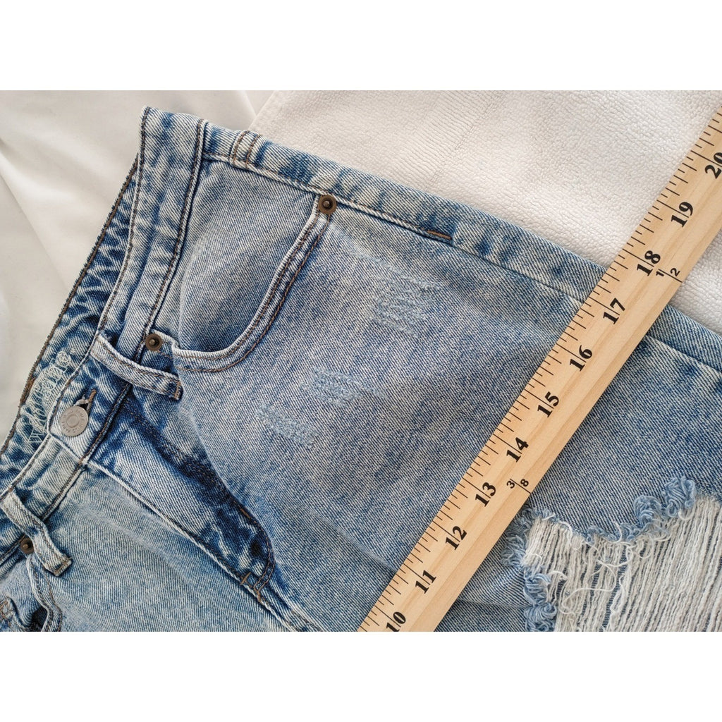 Wild Fable High Rise Mom Jeans Distressed Light Wash Denim Size 6