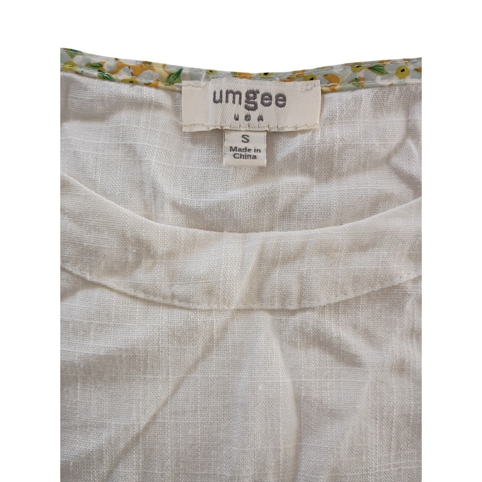 Umgee USA Linen Blend Top White Short Sleeve Raw Hem Floral Trim Women's S