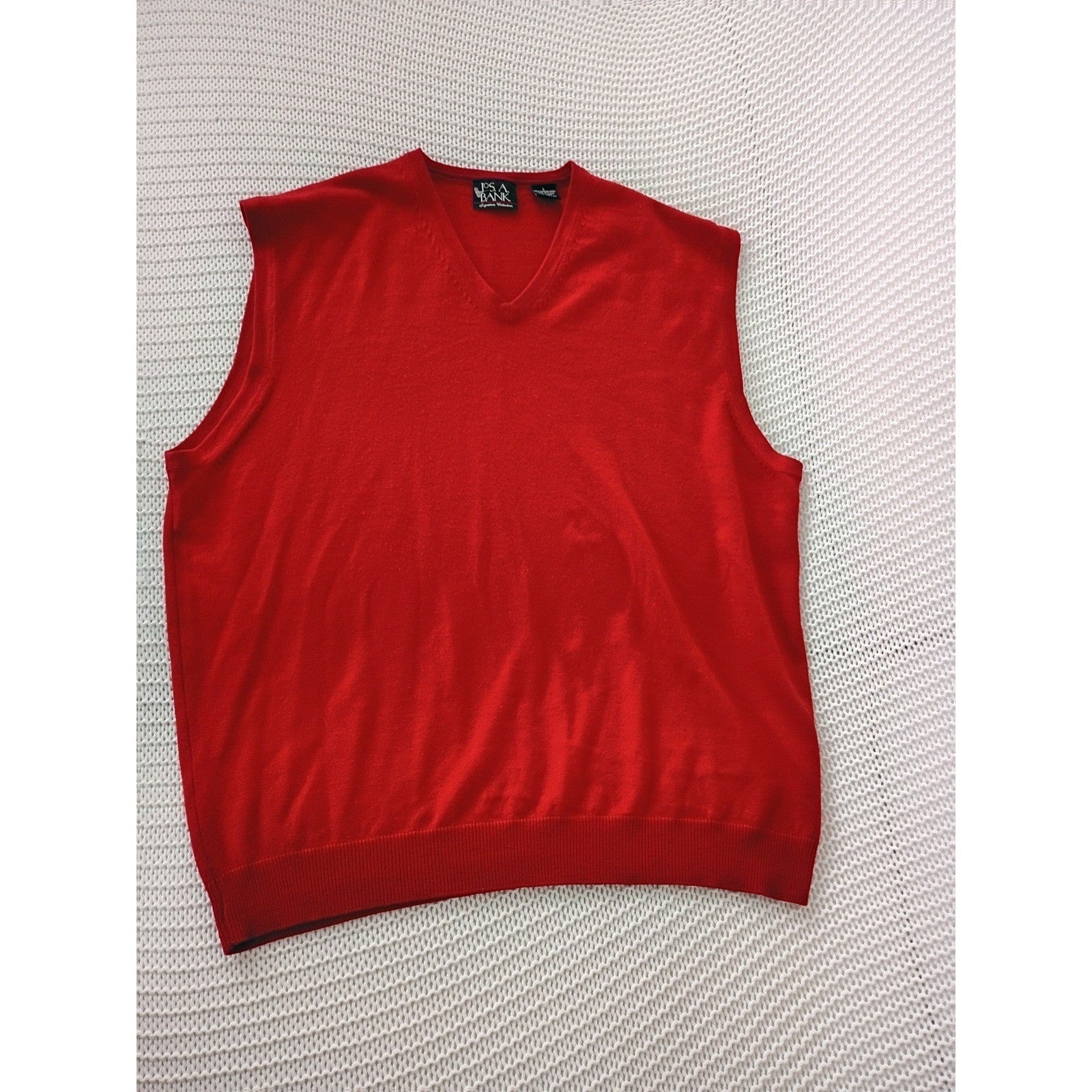 Jos A Bank Signature L Red 100% Merino Wool V-Neck Sweater Vest Italian Yarn Men