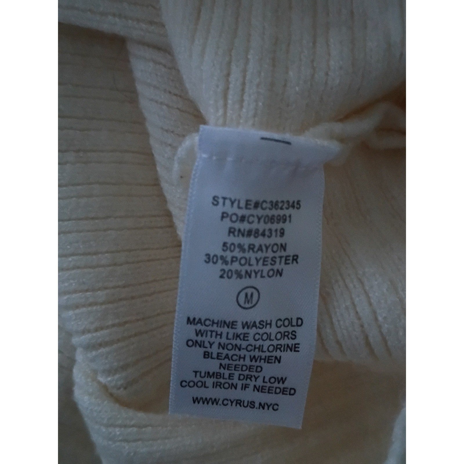 Cyrus Elegant Cream Ribbed Turtleneck Sweater Womens M Soft Knit MSRP 99.00