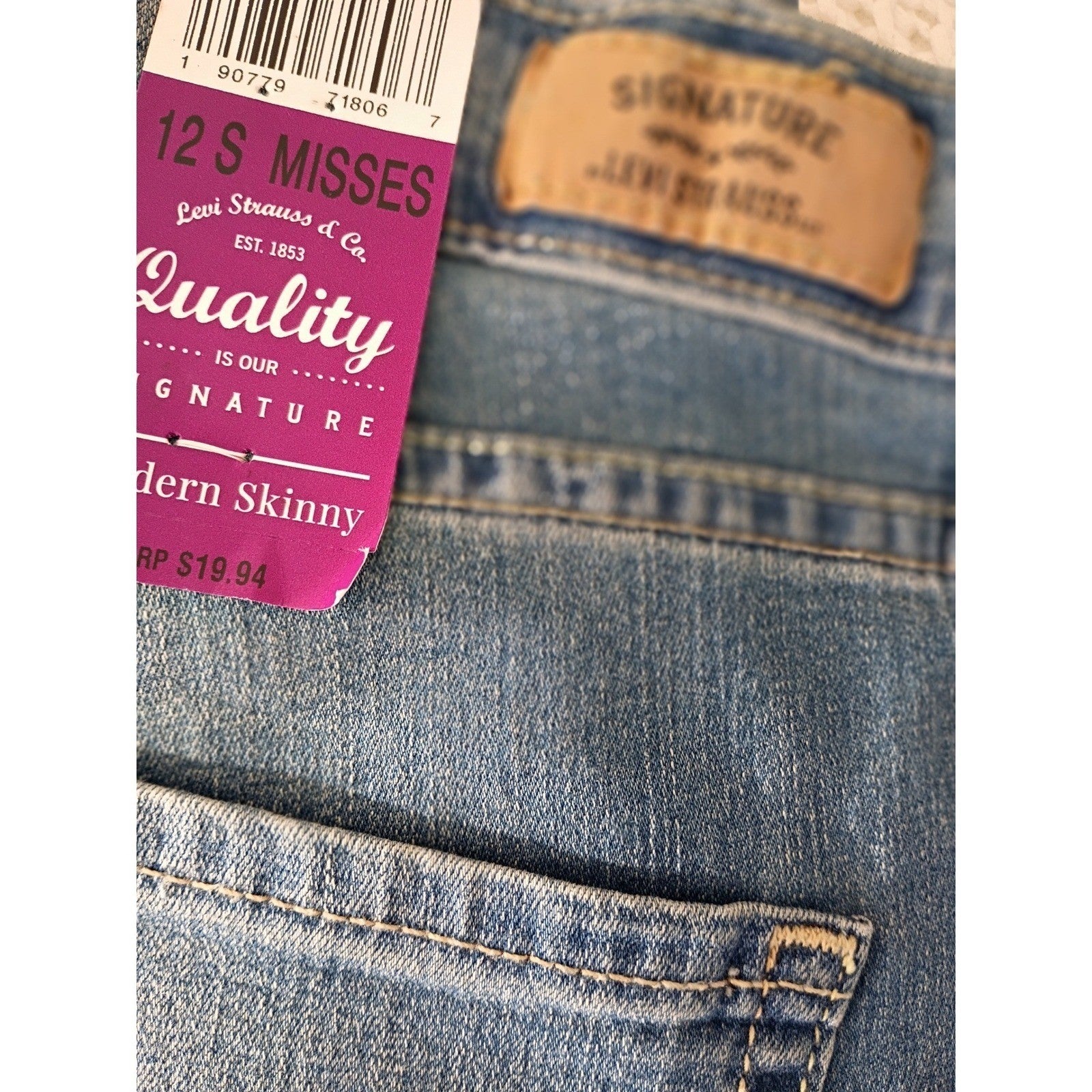Levi Strauss Signature NWT Modern Skinny Stretch Jeans Med Wash 29x28 Size 8