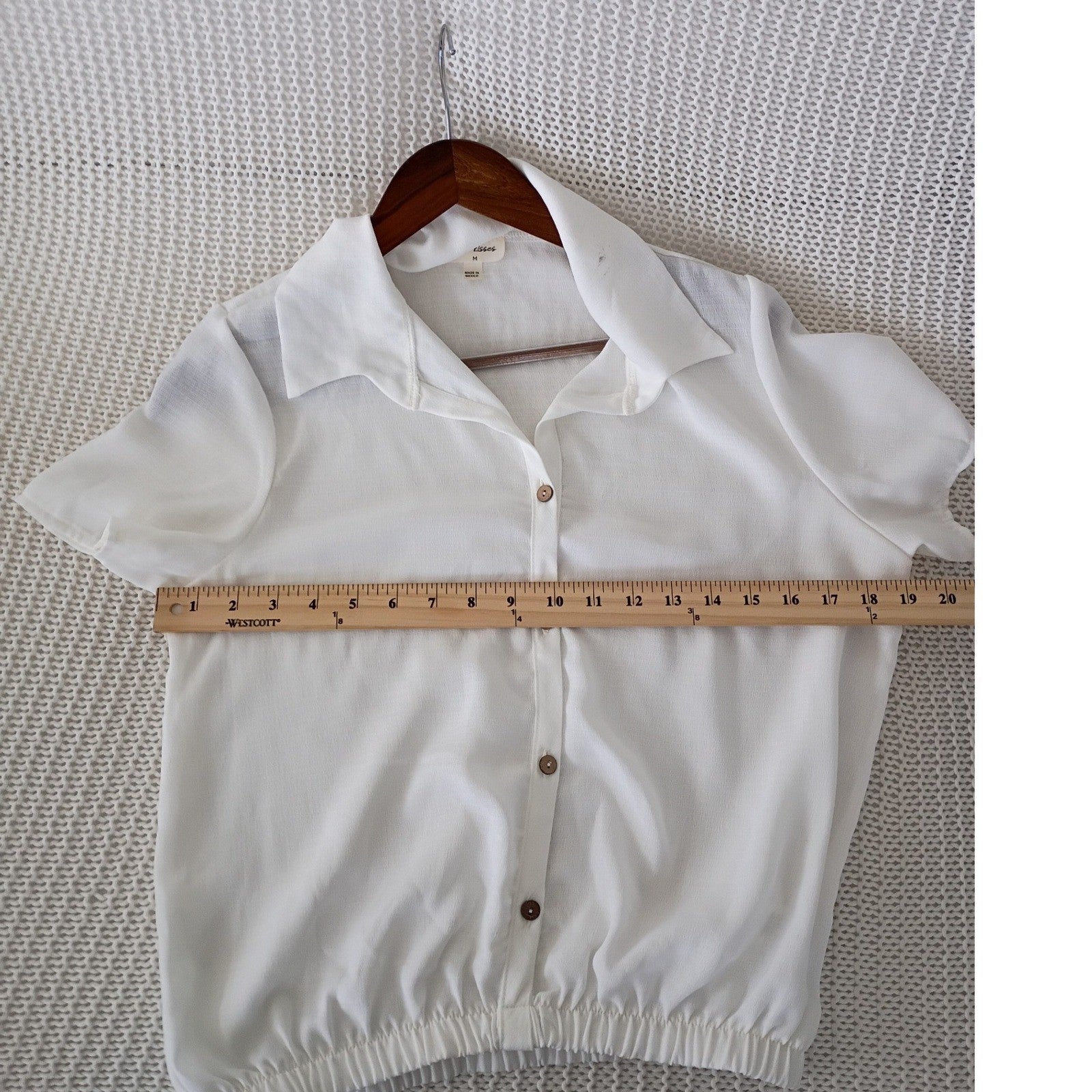 Free Kisses White Short Sleeve Button Up Blouse M Elastic Hem Coastal Minimalist