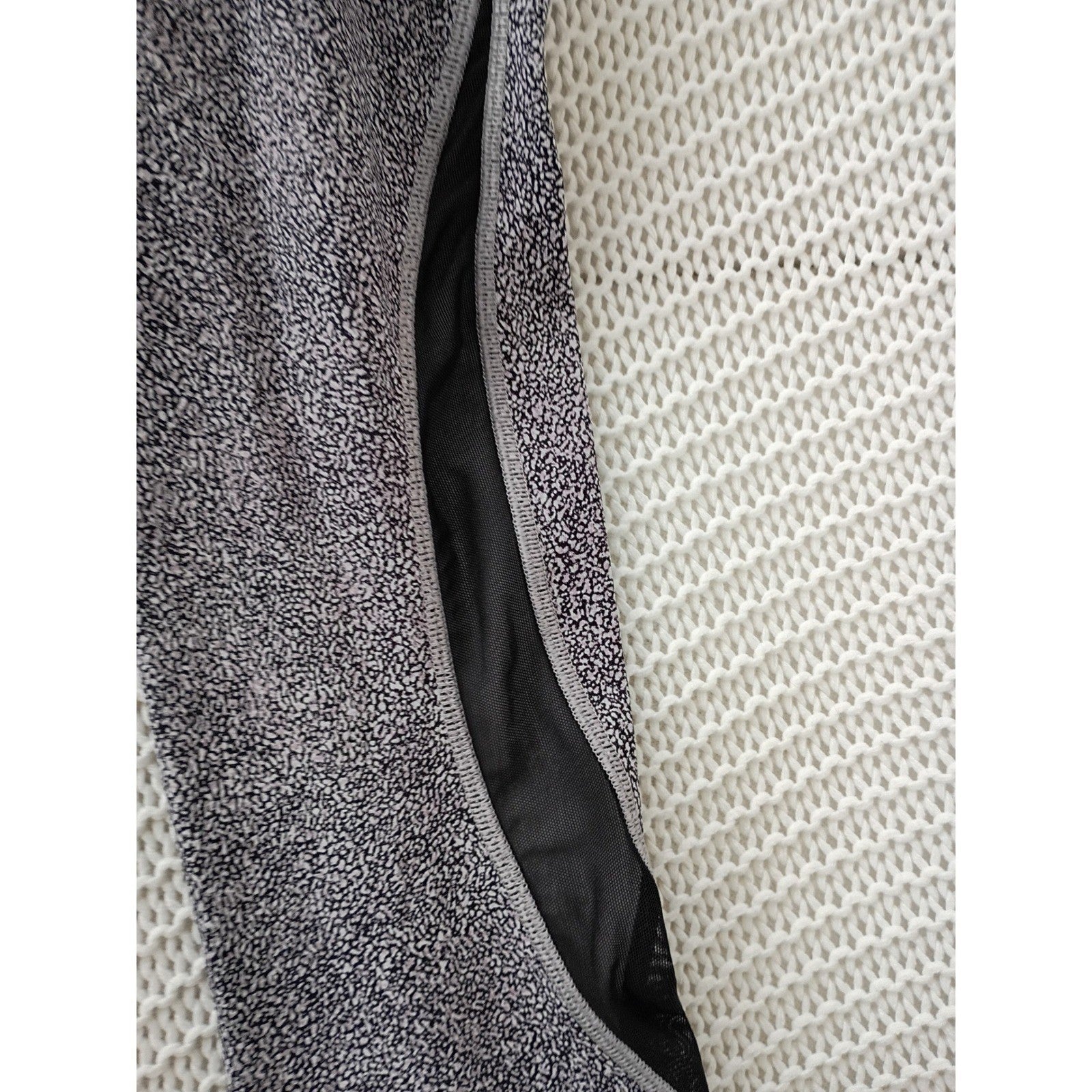 Lululemon Tight Stuff Tight 7/8 Leggings Size 8 Black White Pebble Mesh Panels