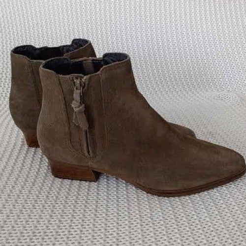 Cole Haan Womens Taupe Suede Pointed Toe Ankle Boots Tassel Zip 6.5 B $180 READ