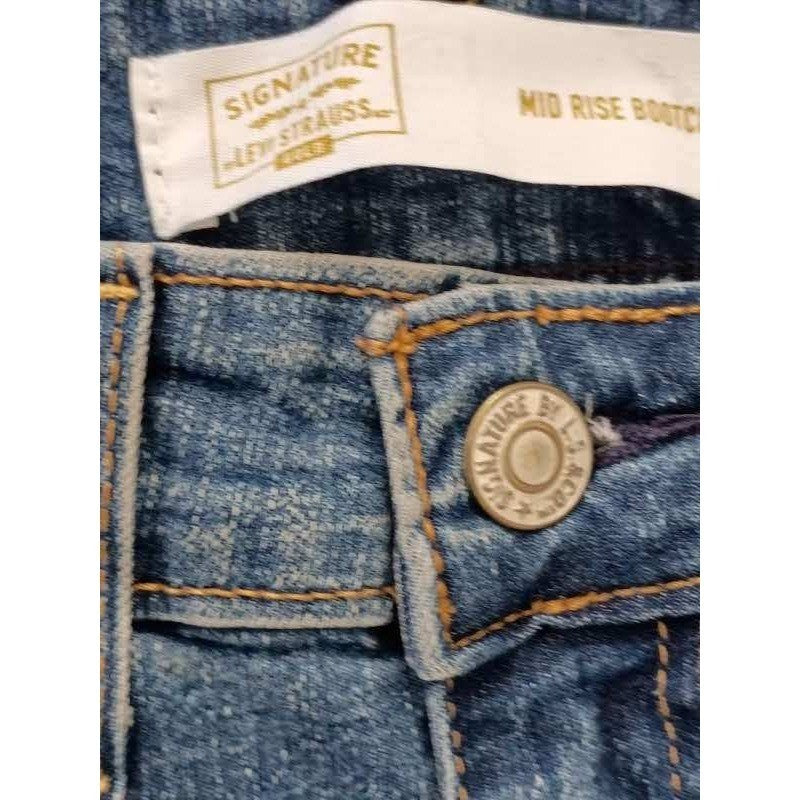Levi Strauss Signature Gold Label Mid Rise Bootcut Jeans Blue Medium Wash 28x32T