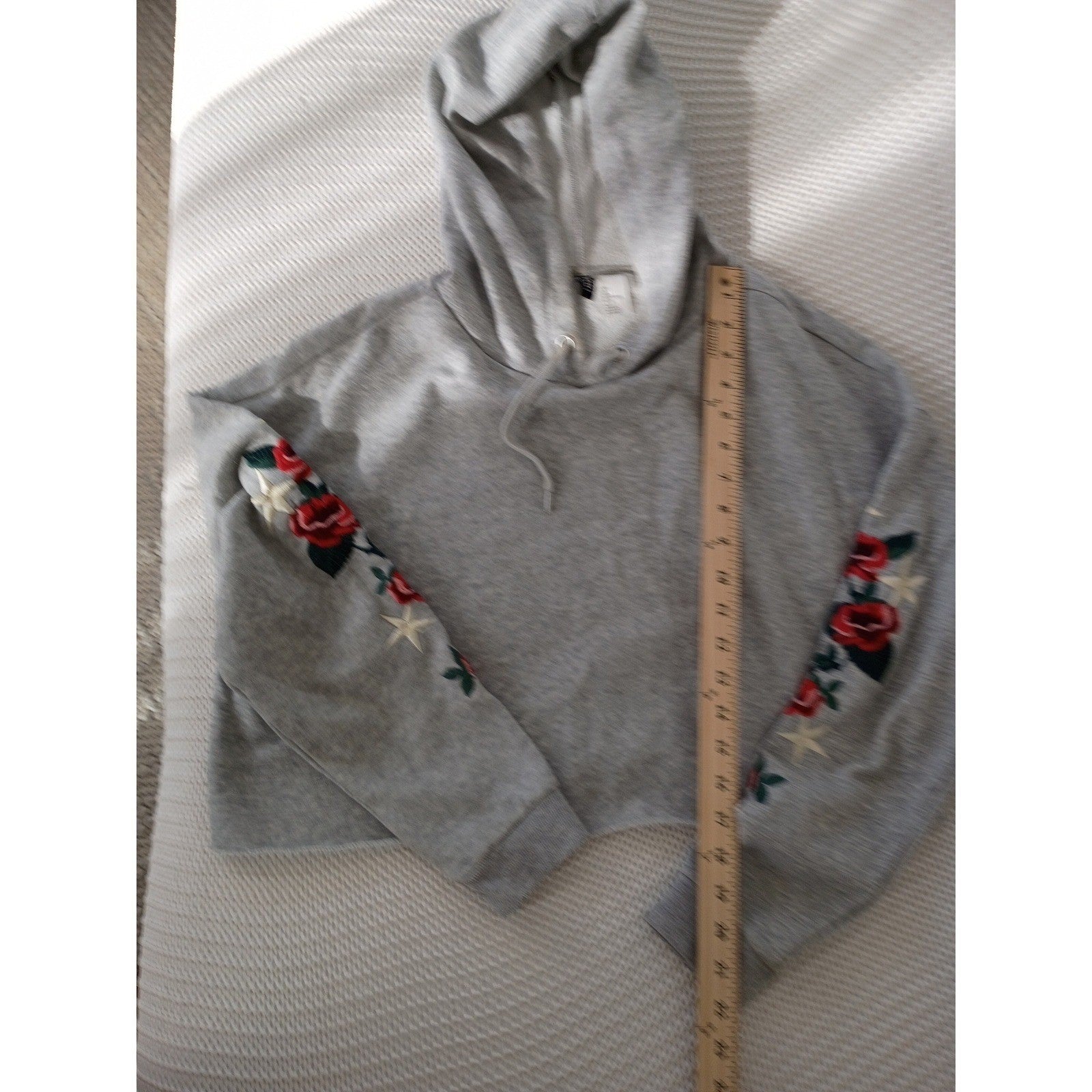 H&M Divided Gray Cropped Hoodie L Floral Rose Embroidered Raw Hem Cottagecore