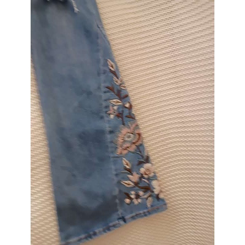 Celebrity Pink Generation Floral Embroidered Flare Jeans Light Wash Womens W 26