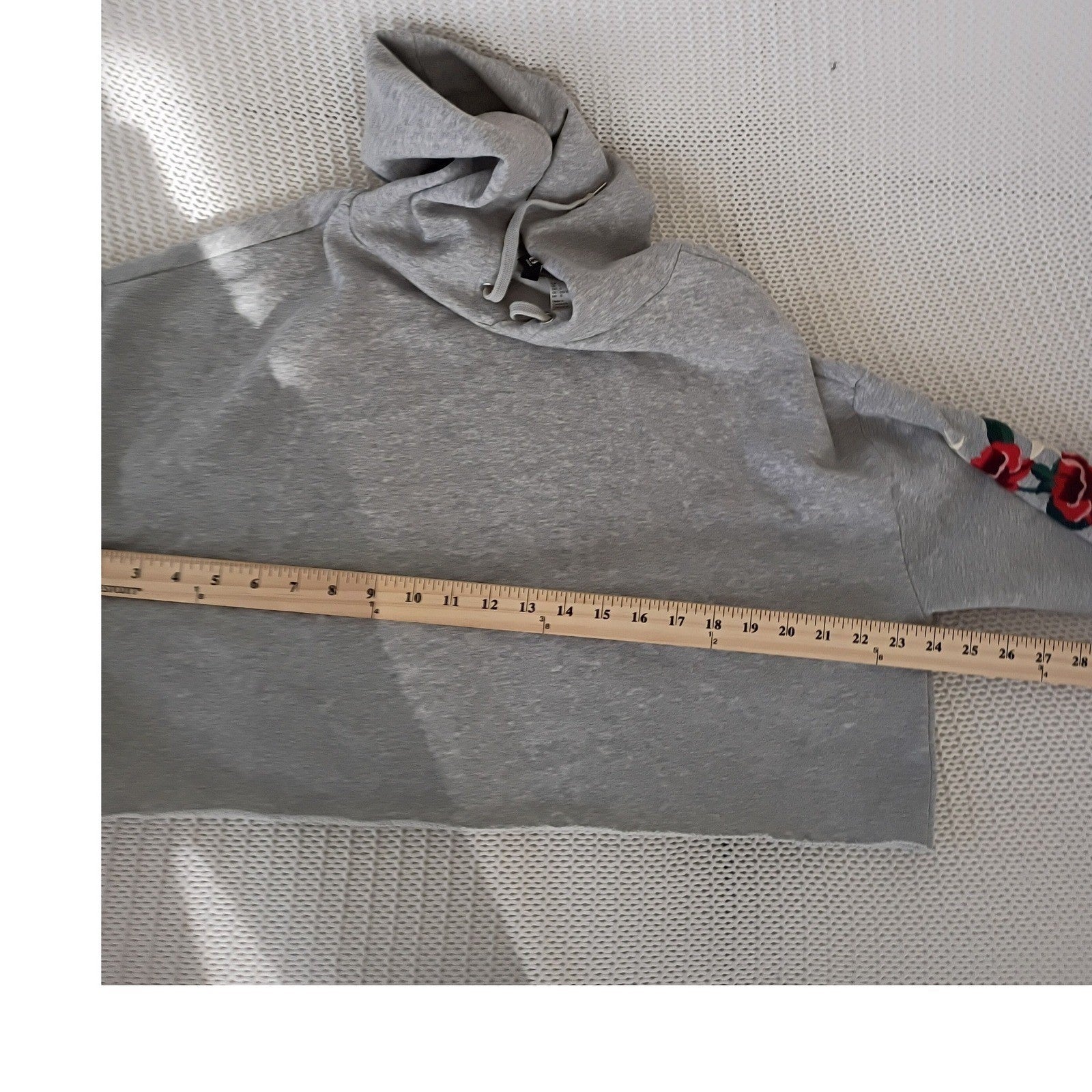 H&M Divided Gray Cropped Hoodie L Floral Rose Embroidered Raw Hem Cottagecore