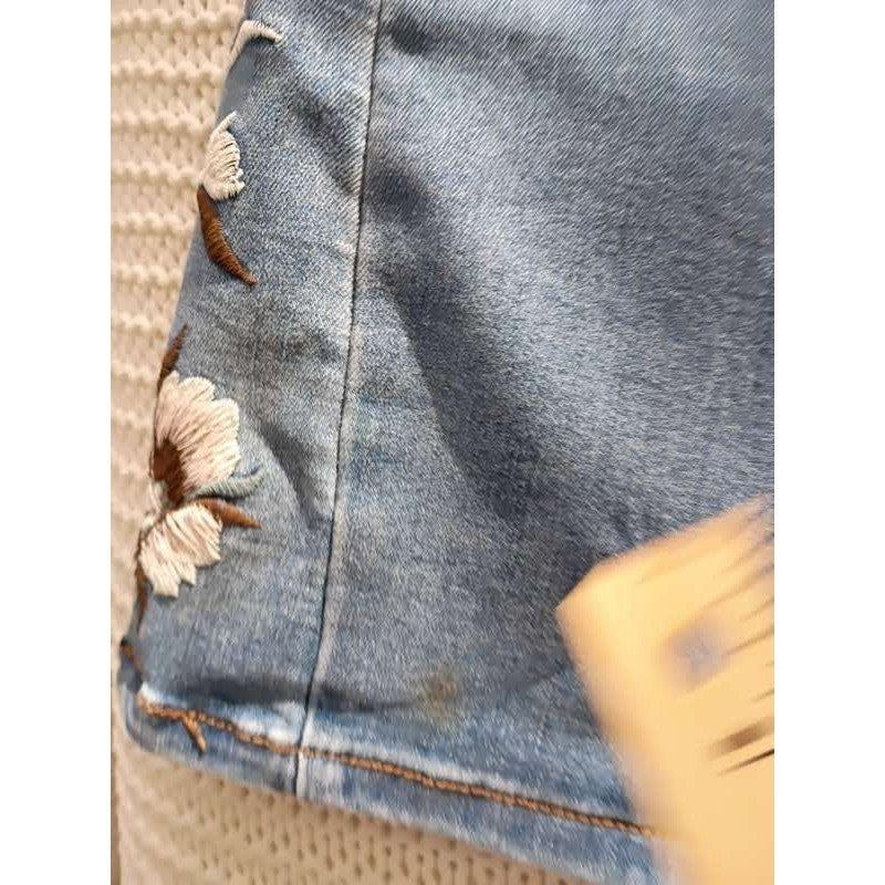Celebrity Pink Generation Floral Embroidered Flare Jeans Light Wash Womens W 26