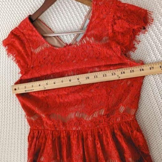 Maeve Anthropologie Red Lace Peplum Top Eyelash Trim Short Slve XS Romantic $98