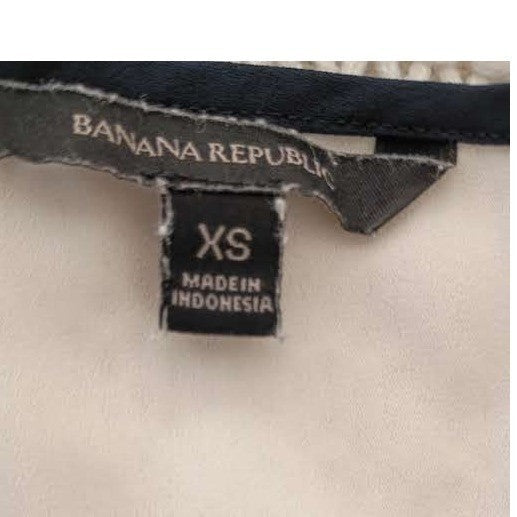 Banana Republic Ivory White Short Sleeve Blouse S Navy Blue Contrast Trim