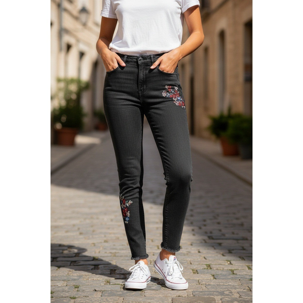 Funky Embroidered Black Skinny Jeans  Floral Art Denim Mid Rise 27x30.5 Massimo