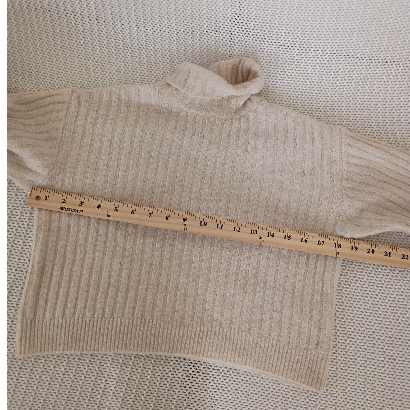 Zara NWT Cream Ribbed Cropped Turtleneck Sweater Long Sleeve Minimalist S XS