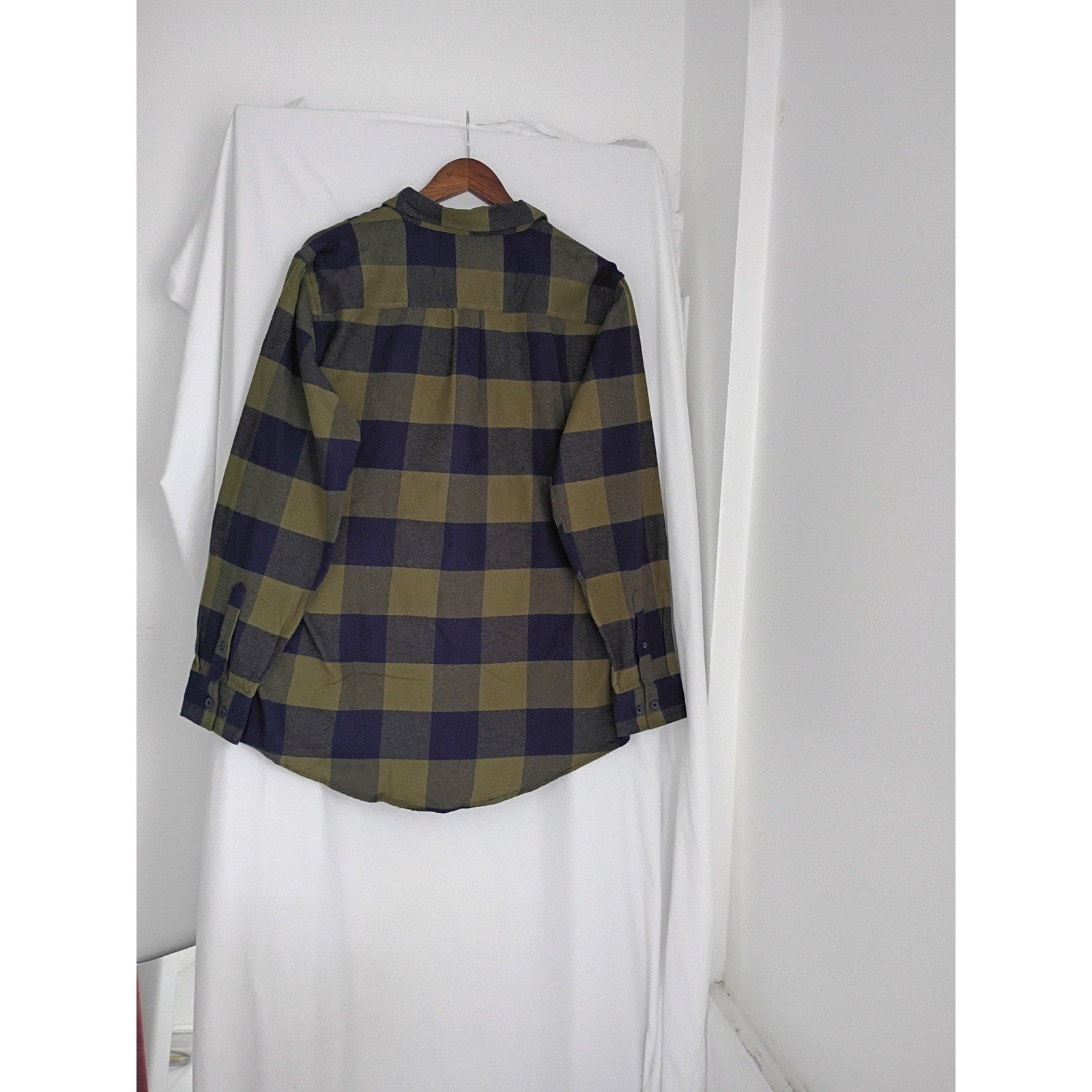 Redmond Clothing NWT Mens Everyday Cozy Casual Plaid Button Front Shirt Size M