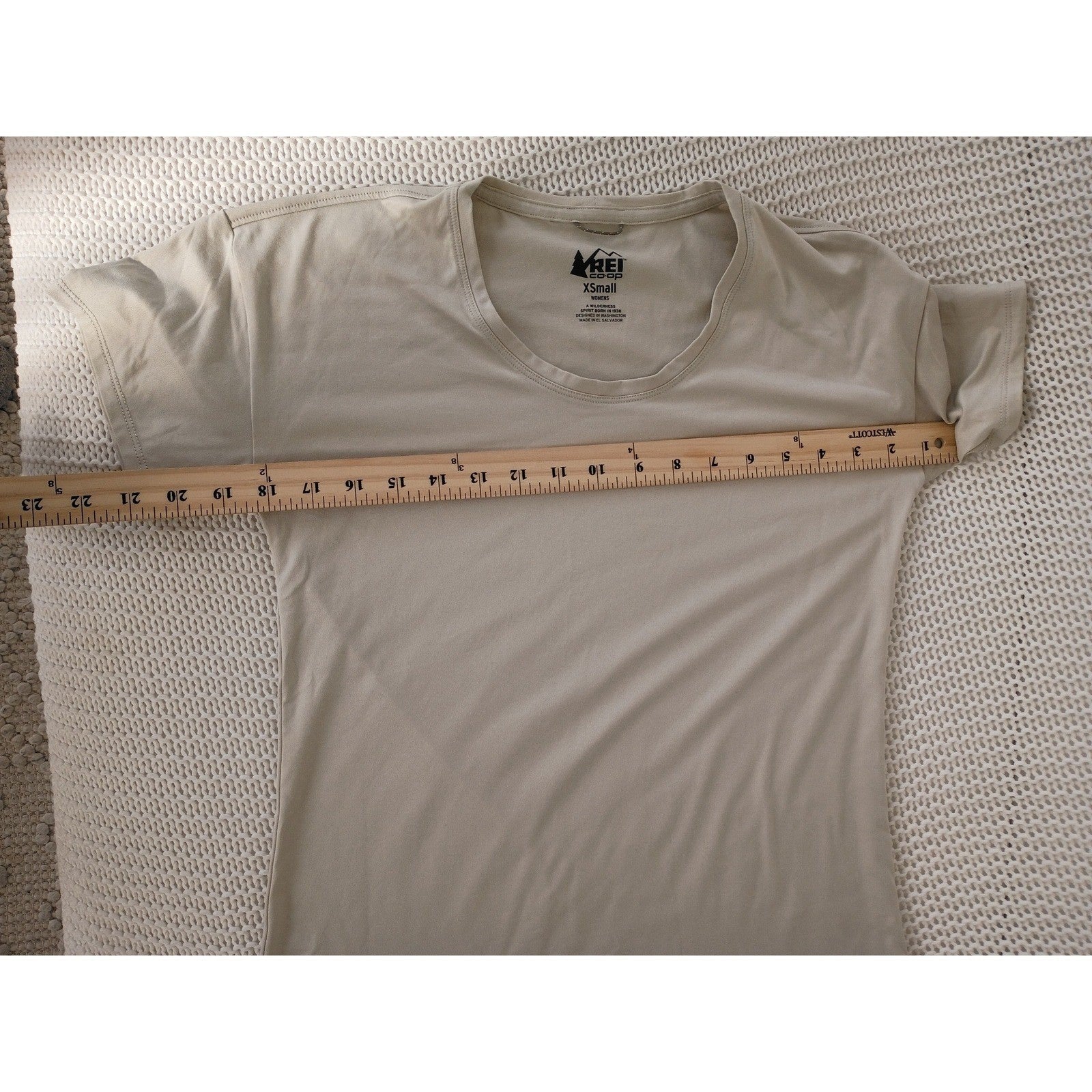 REI Co-op Tan Hiking T-Shirt Size Fits S Activewear Stretch Crew Neck