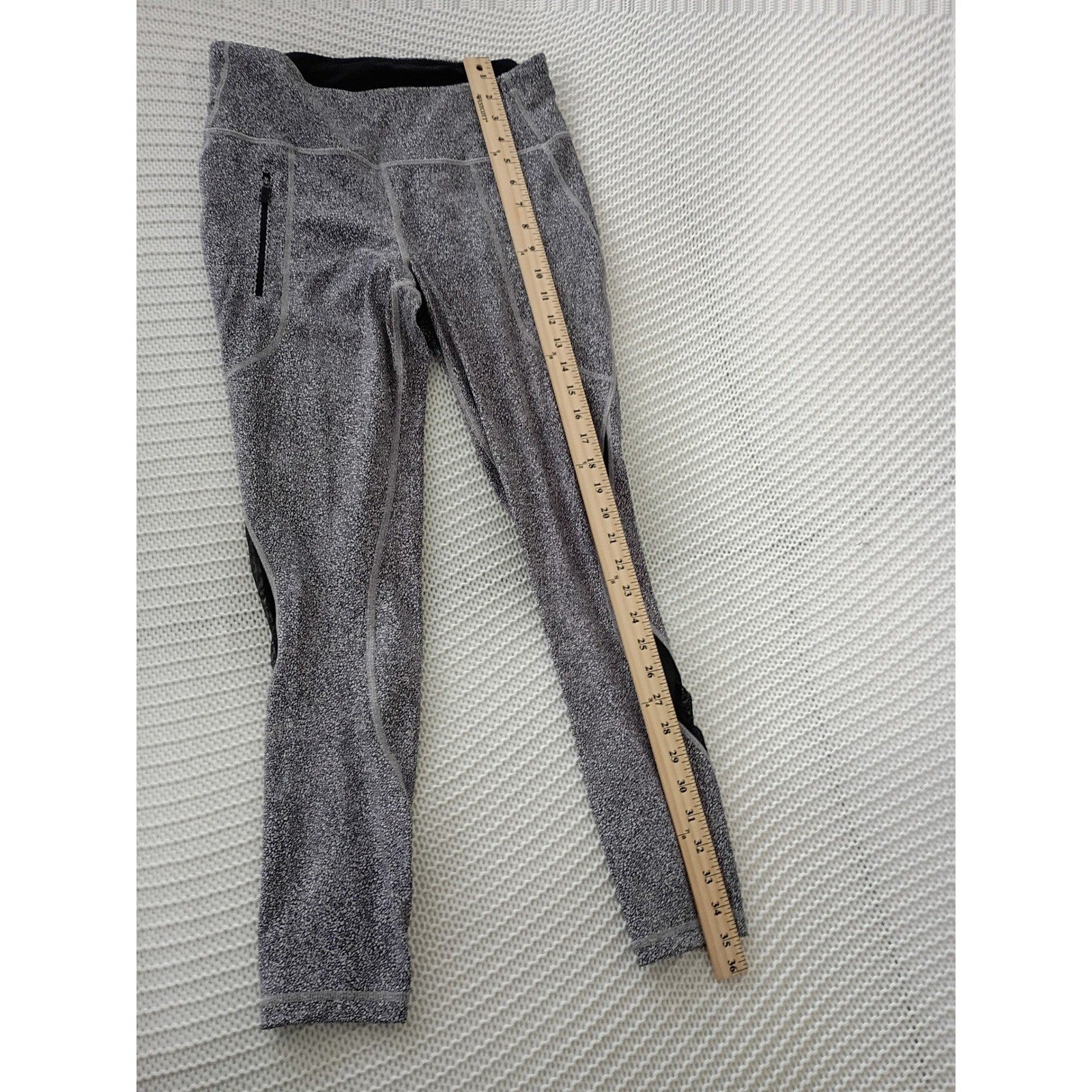 Lululemon Tight Stuff Tight 7/8 Leggings Size 8 Black White Pebble Mesh Panels